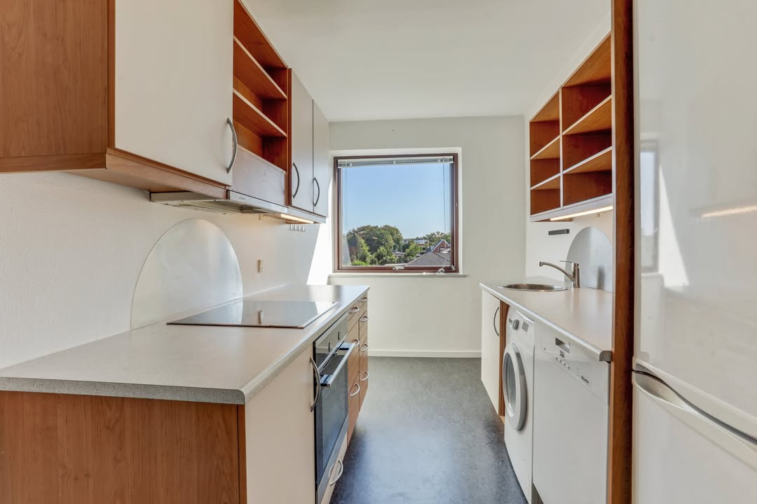 Mæglerhuset sænker prisen på indflytningsklar lejlighed i Lindholm til 945.000 kr.