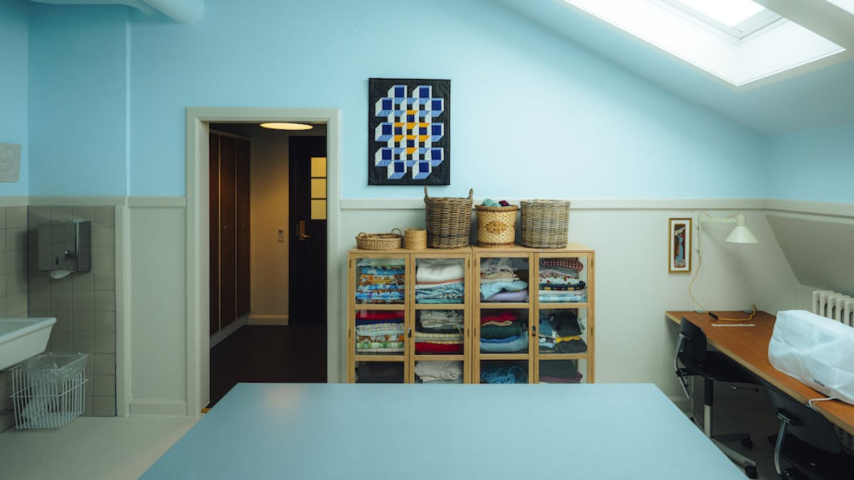 Oplev kreativitet og håndværk i Brønshøj: Cyanotopi og tøjredesign