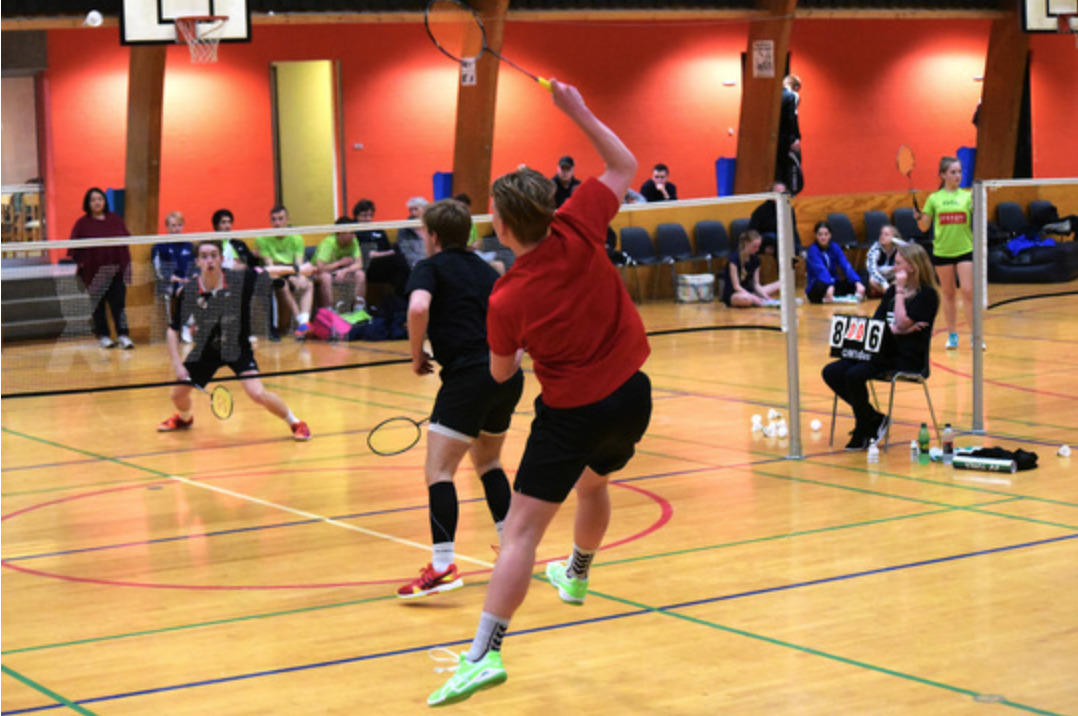 Hjælp til trængte idrætsforeninger og forsamlingshuse