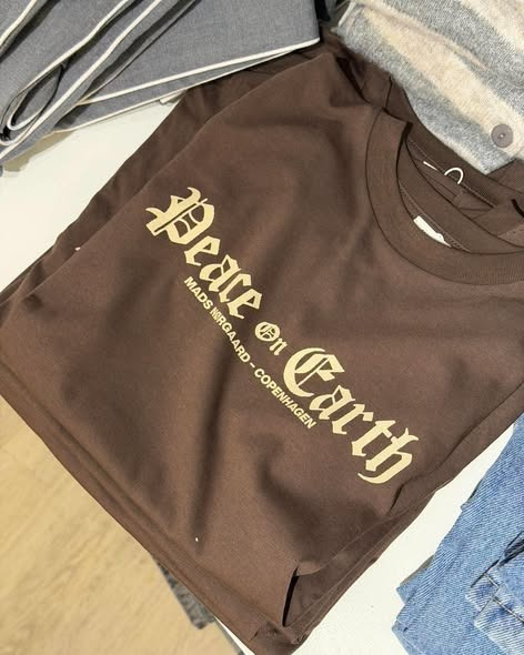 Børneshoppen Brønderslev har fået nye Mads Nørgaard trøjer til piger i str. 8-16 år