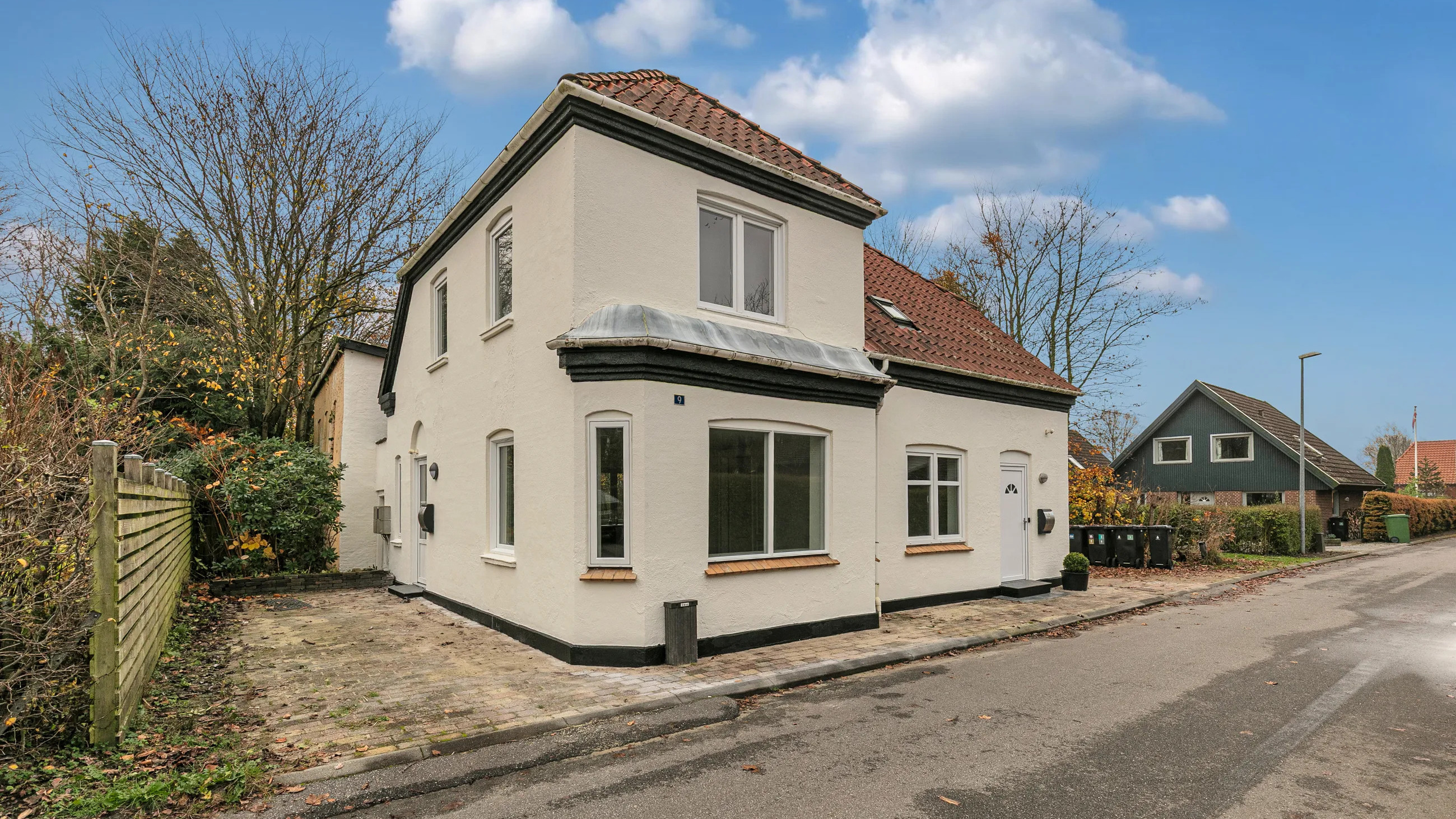 Bolig i Gørding på rolig villavej på 166 m2, til egen bolig, eller som kan lejes ud i 2 lejemål, med god forrentning