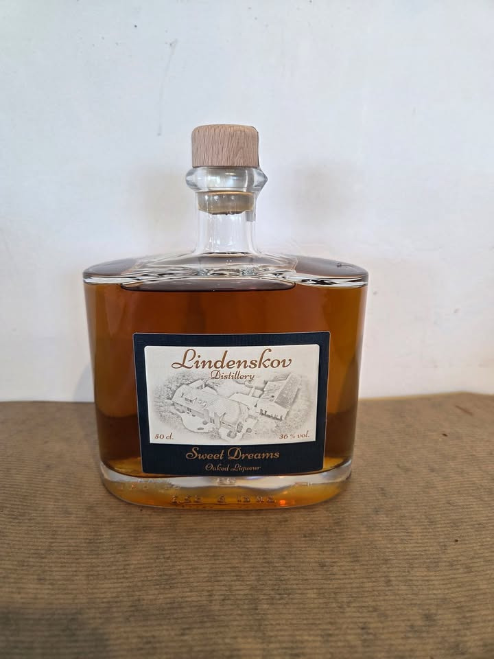 Flore Vida præsenterer ny fadlagret likør fra Lindenskov Distillery