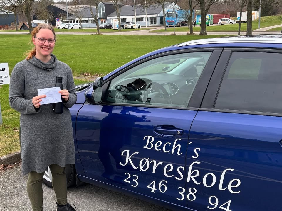 Bech's Køreskole ønsker Charlotte Skov Kristensen tillykke med kørekortet – tilmeld dig næste hold nu
