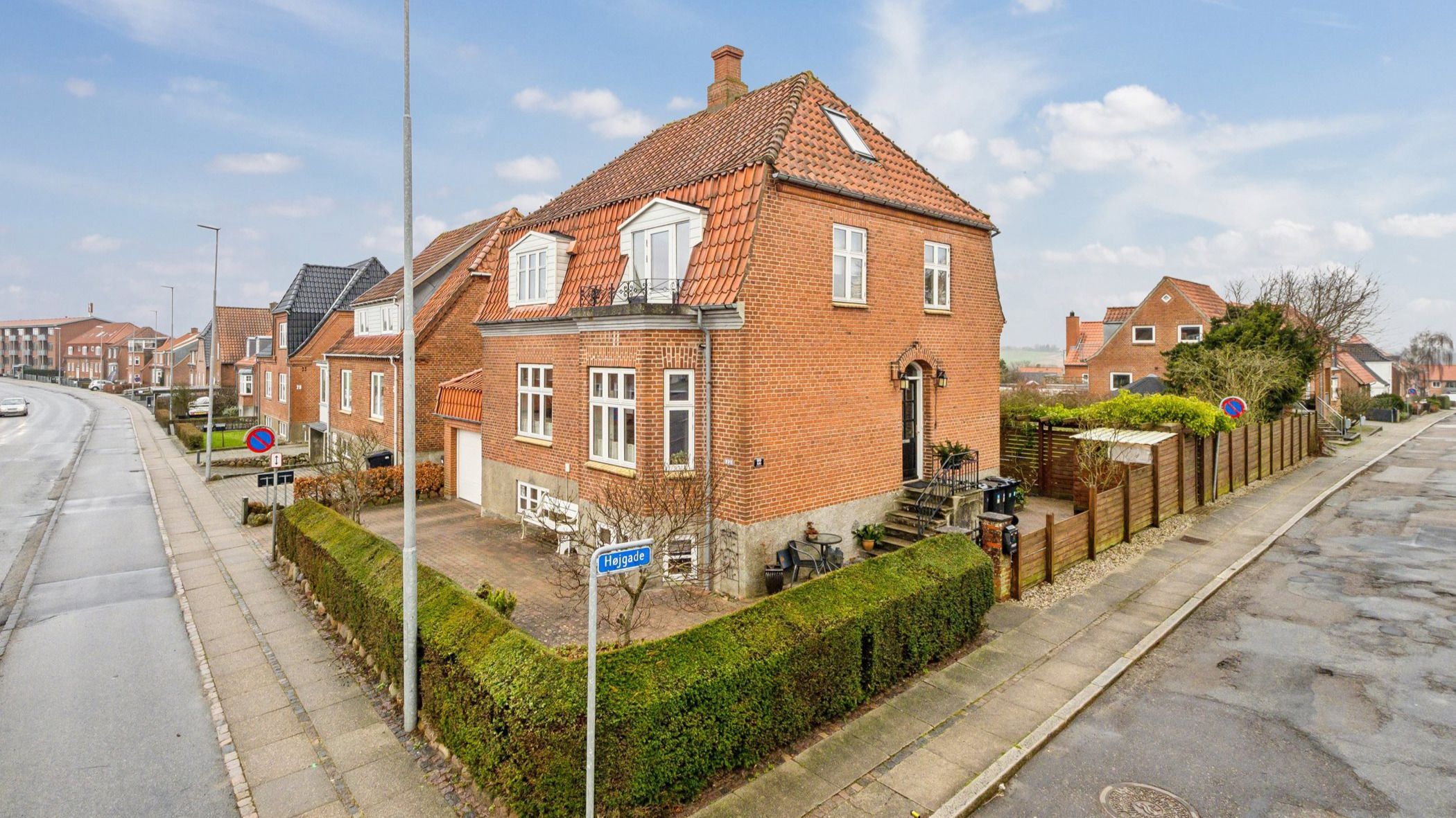 Ny pris på klassisk murermestervilla med charme og plads