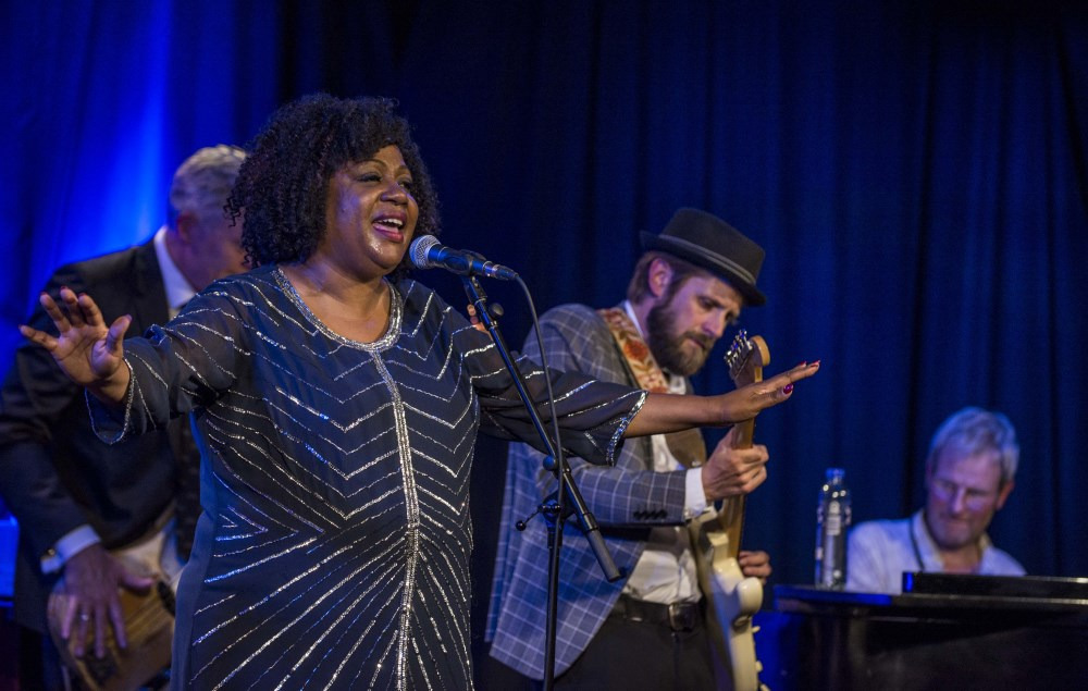 Oplev Samantha Antoinette live på Rampelys