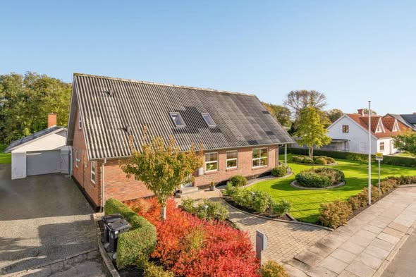 Mæglerhuset Asger Larsen sænker prisen på rummelig ejendom i Aggersund