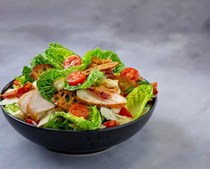 Maria's Deli inspirerer med opskrifter på cæsarsalat og foccacia til sommeren