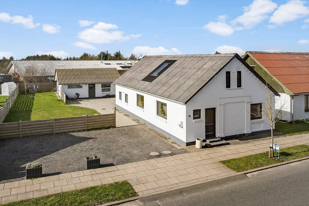 Renoveret villa med mulighedsrigt baghus til salg i Ingstrup