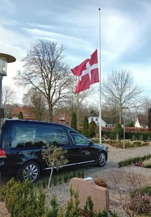 Bülows Begravelsesforretning forklarer traditionen bag flaget på hel efter højtidelighed