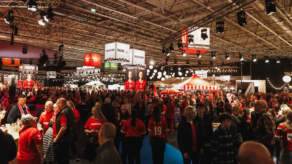 Beboere og skoleelever fra Herning fik unik EM-håndboldoplevelse med gratis billetter