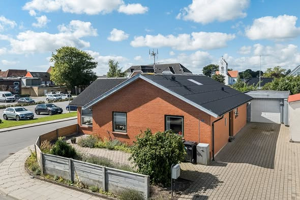 Mæglerhuset annoncerer ny pris på villa i hjertet af Fjerritslev til 875.000 kr.
