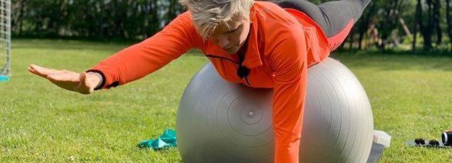 Rygtræning med bold 