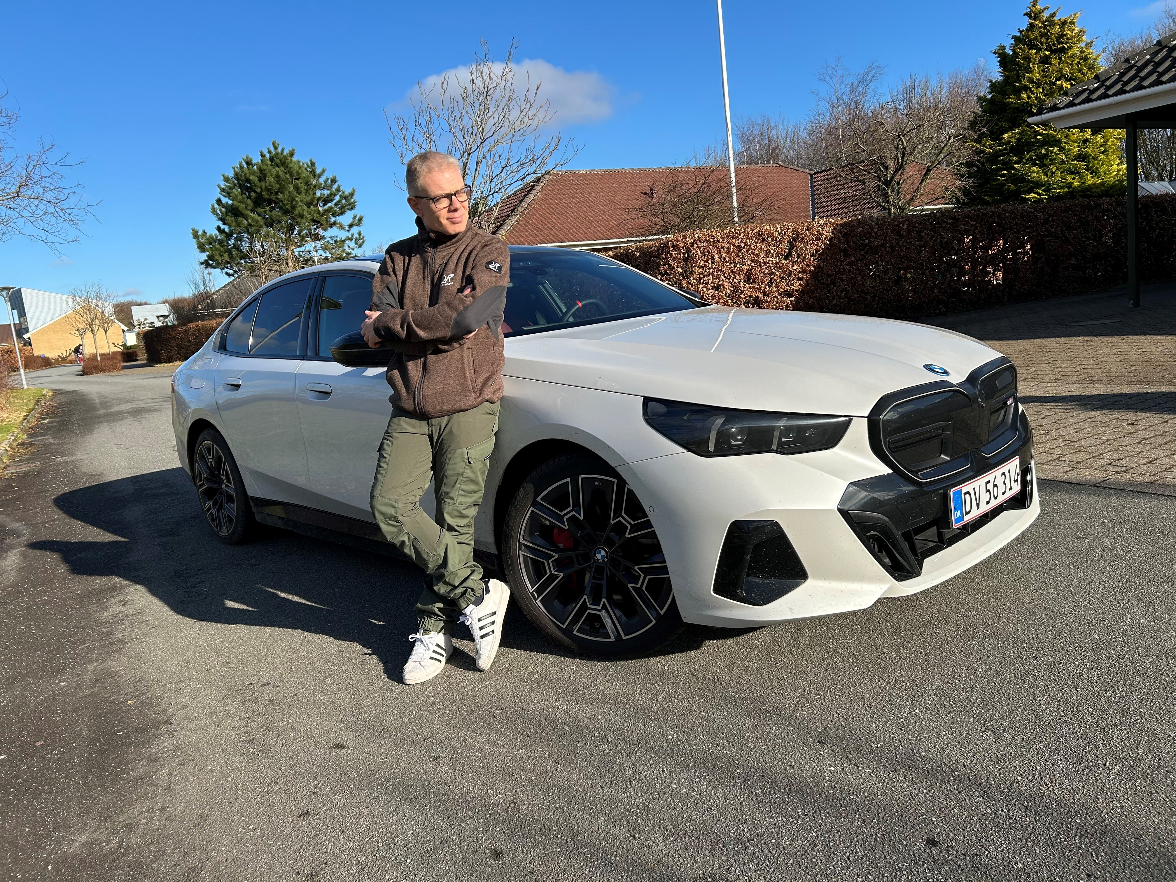 Fra forbrændingsmotorer til elbiler: Oplev Jimi Rosas rejse