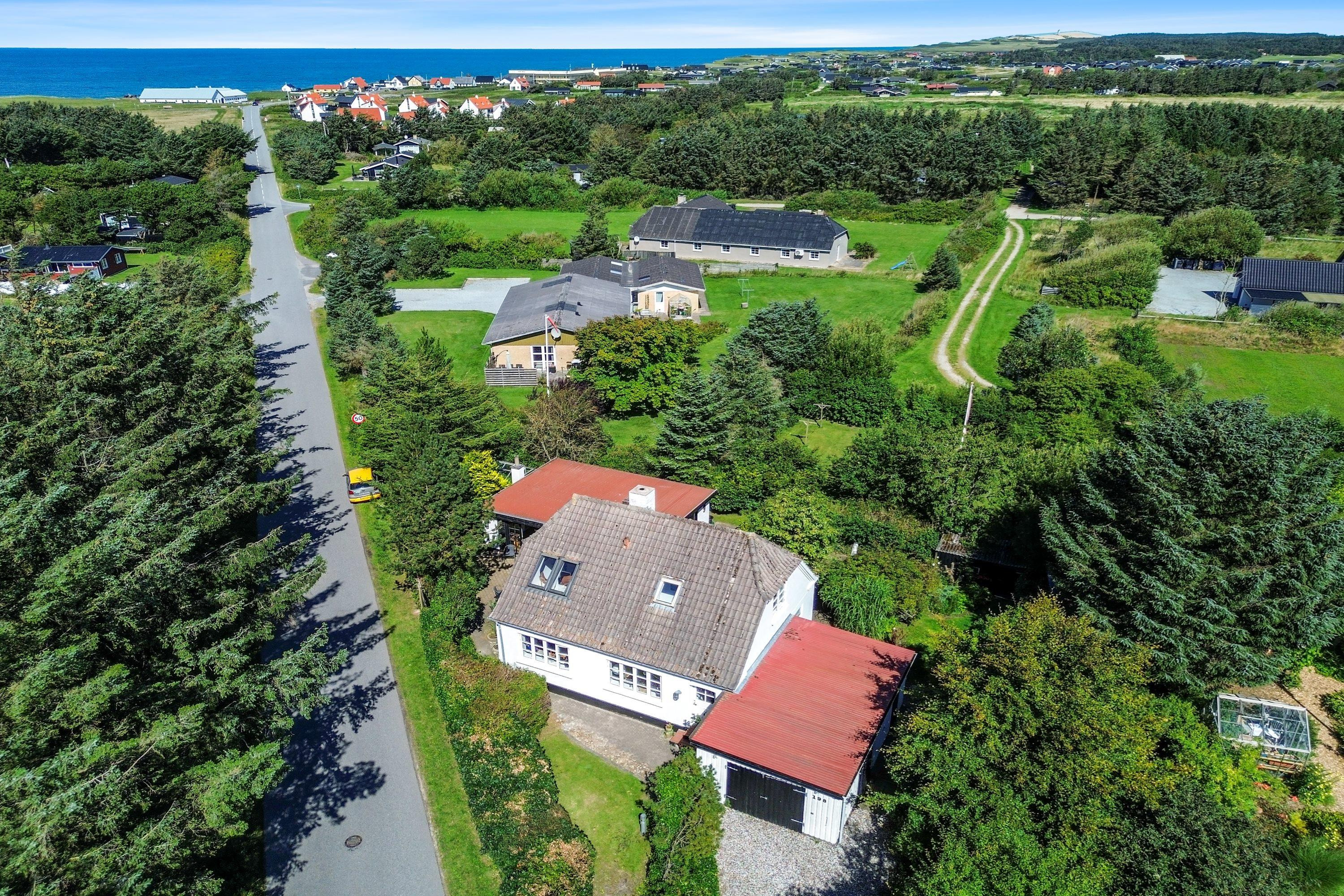 Til salg hos Mæglerhuset Vestkysten I/S: Charmerende bolig nær Vesterhavet i Nørre Lyngby