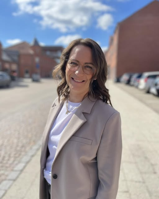 Line ser skarpt med stil hos Nyt Syn Støvring ApS