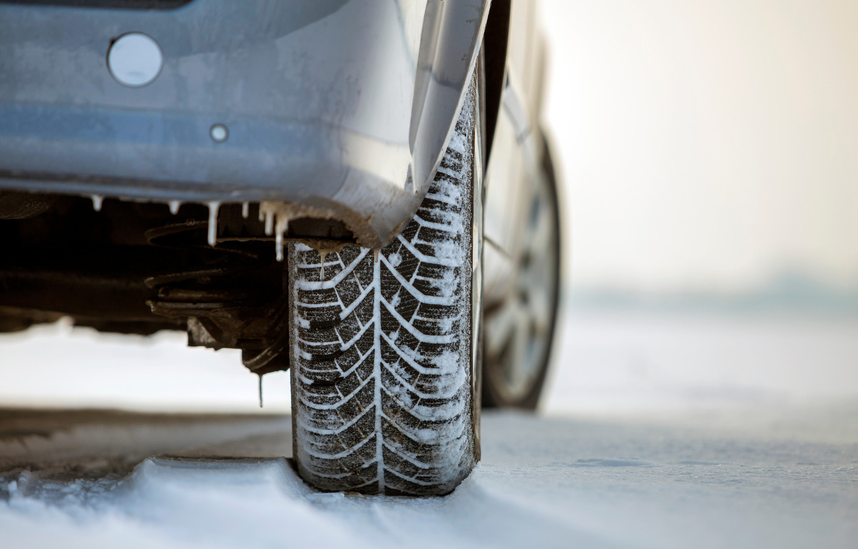 Glat føre vanskeliggør tømning af affaldsbeholdere