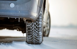 Glat føre vanskeliggør tømning af affaldsbeholdere