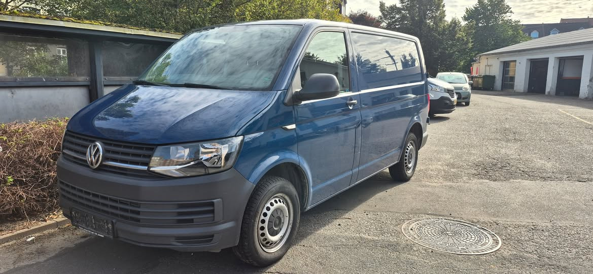 Farvergårdens Autoservice tilbyder Volkswagen Transporter 2.0 TDI DSG fra 2017 til 88.000 kr. + moms