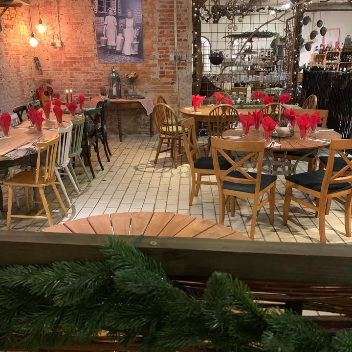 Fru Hansens Butik & Café: Ingen ledige borde lørdag, men julehygge i butikken