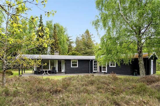 Henriettevej 7 og 2 andre boliger er kommet til salg denne uge i Højby - se boligerne her.