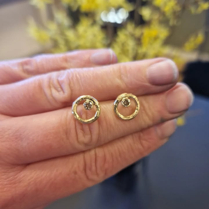 Guldsmed Ø præsenterer gyldne ideer til påskeæg med smykker