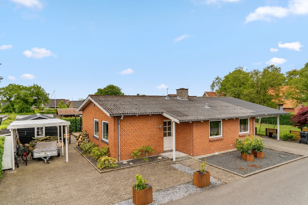 Mæglerhuset Brønderslev annoncerer ny pris for familievenlig villa i hjertet af Brønderslev