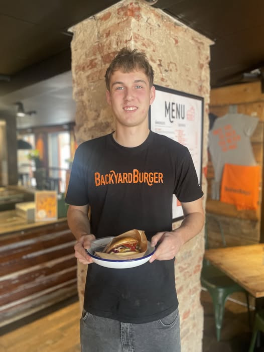 BackyardBurger Viborg introducerer ny bøfsandwich til 59 kr.