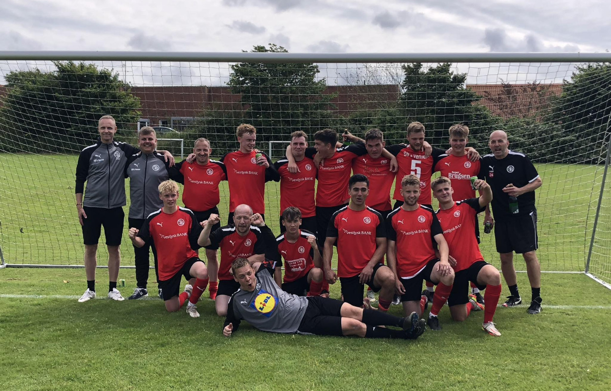 Struer Boldklub rykker op i Serie 3 med overbevisende sejr over Høvsørevej FC