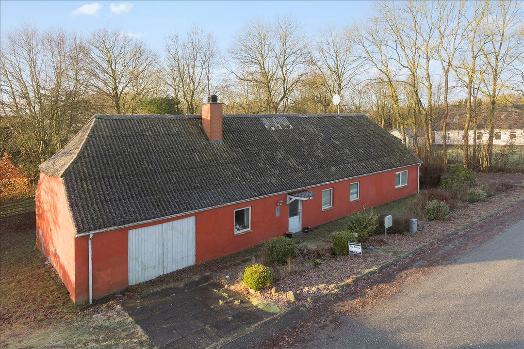 Til salg hos EDC DANEBO: Villa med værsted og garage