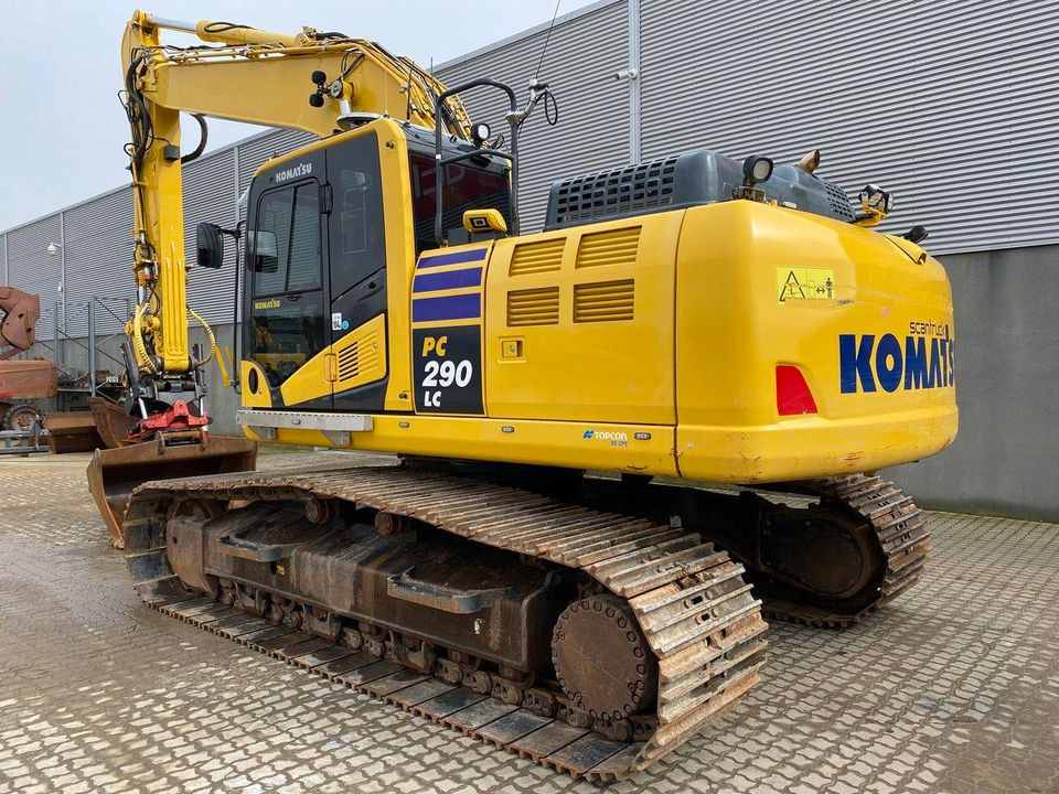 Scantruck A/S tilbyder brugt Komatsu gravemaskine klar til levering