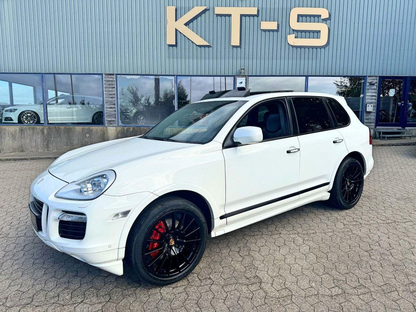 KT-S opfordrer til at tjekke Porsche Cayenne GTS ud og dele med venner