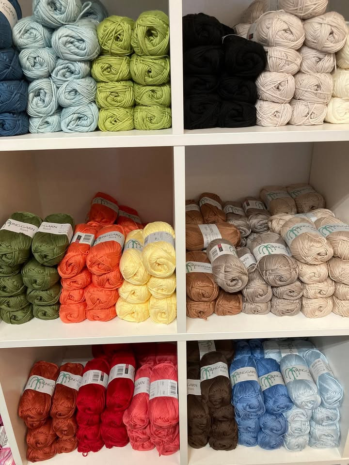 Tilbud på garner og ændrede åbningstider hos Holmberg Handel ApS i denne uge