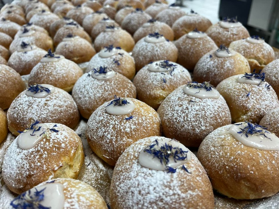 Madsen & Fjalland med en hjertevarm opfordring til en fantastisk weekend og fastelavnsfejring