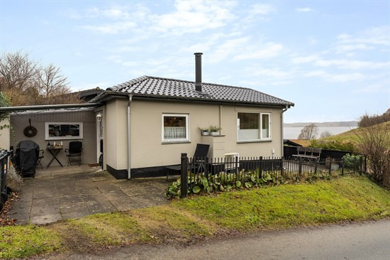 Strandvejen 46 og 1 anden boliger er kommet til salg denne uge i Løgstrup - se boligerne her.