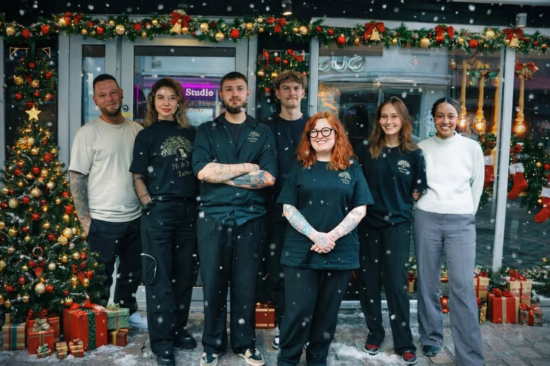 Mr. & Mrs. Tattoo ønsker kunderne en glædelig jul og ser frem til nye projekter i det nye år