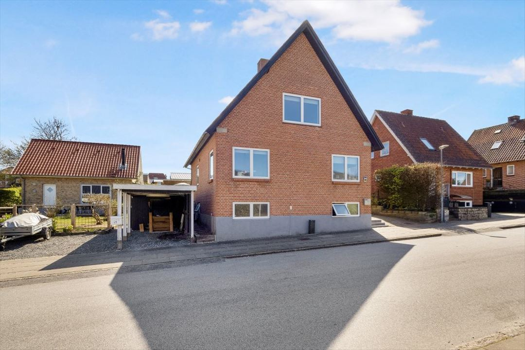 Til salg hos EDC Skive I/S: Lys og rummelig villa med central beliggenhed