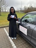 Nørgaards Køreskole fejrer Fabiola B. Umutonis beståede køreprøve