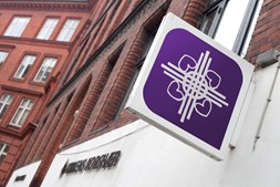 Lokale helte samler sig for fællesskabet i Kirkens Korshærs genbrugsbutik i Vamdrup