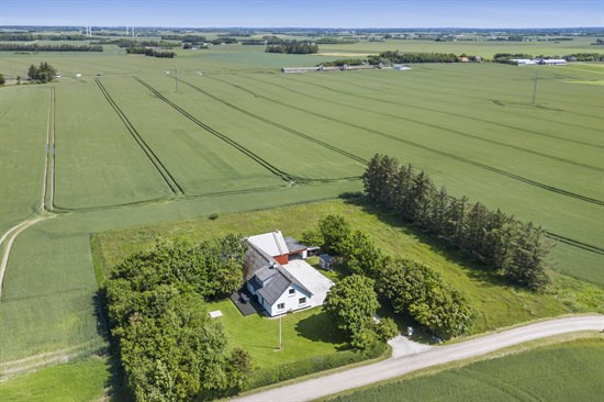 Højlundsvej 47, 9760 Vrå – Natur, historie og nærhed til havet