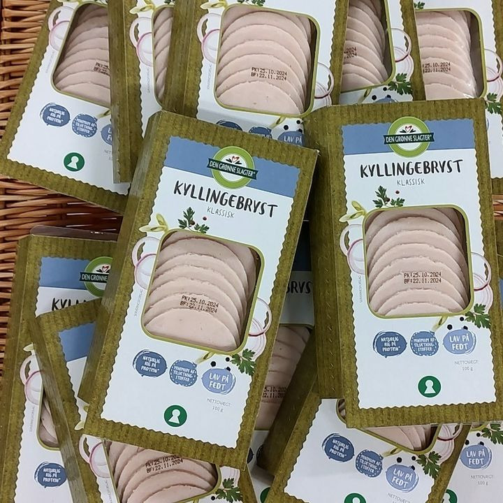 Brugsen Høm tilbyder stort kyllingepålæg-tilbud: Spar stort med 12-pak til 39 kr.