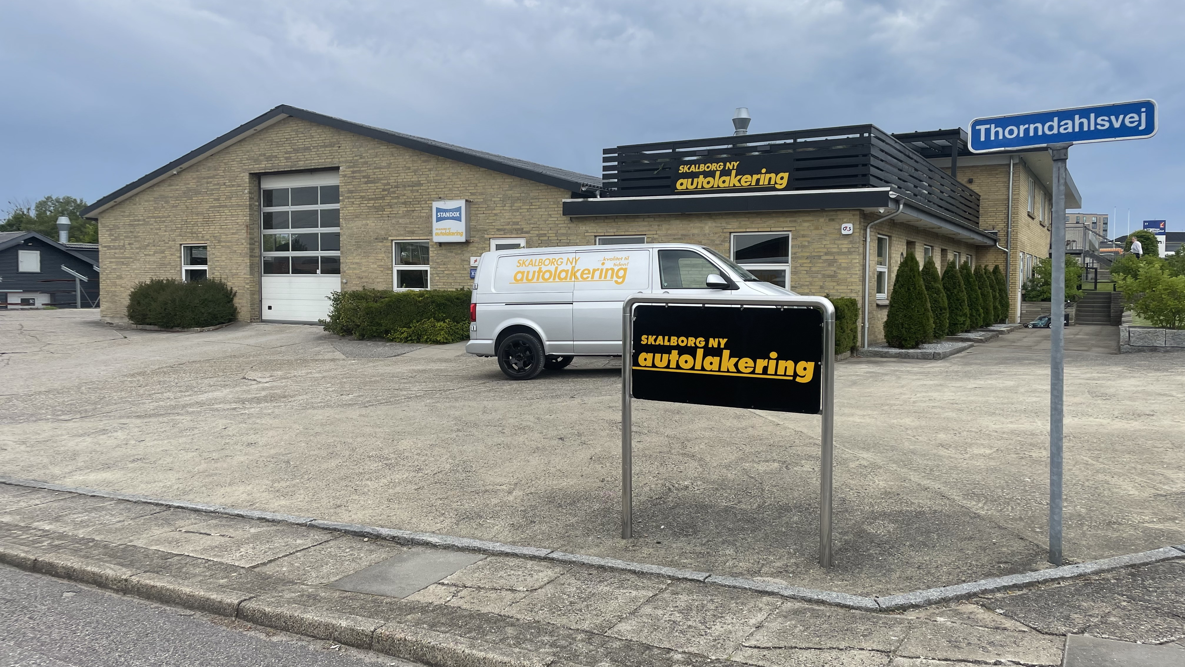 Fra fejedreng til ejer: Mathias Kristensen leder Skalborg Ny Autolakering