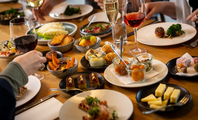 Social dining på JØRN: En kulinarisk oplevelse ved fjorden