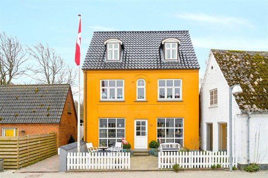 Langgade 33 og 5 andre boliger er kommet til salg denne uge i Samsø - se boligerne her.