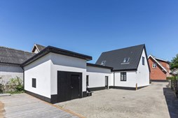 Mæglerhuset annoncerer ny pris på renoveret villa i Nørresundby