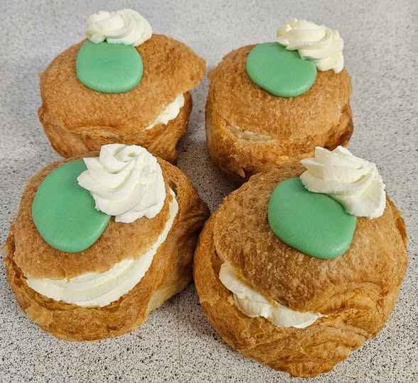 Løgstørvejens Bageri introducerer ny fastelavnsbolle med æblekompot og makron