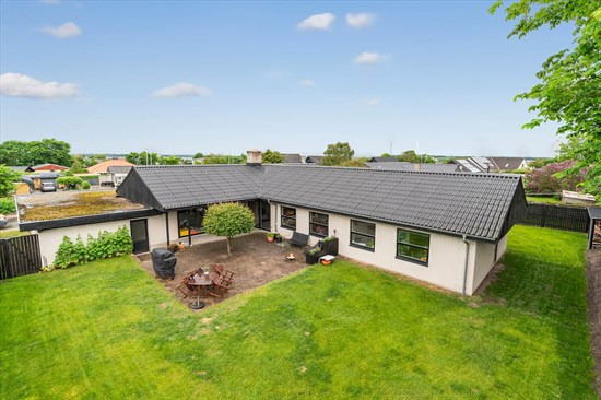 Islandsvej 8 og 1 anden boliger er kommet til salg denne uge i Løgstør - se boligerne her.