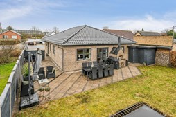 Til salg hos WESTERGAARD BOLIG: Fantastisk familievilla fra 2011 m. 5 værelser