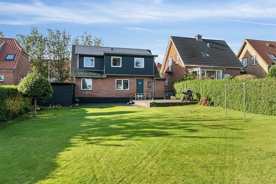 Lys og moderne villa i midtbyen med hele 5 værelser!