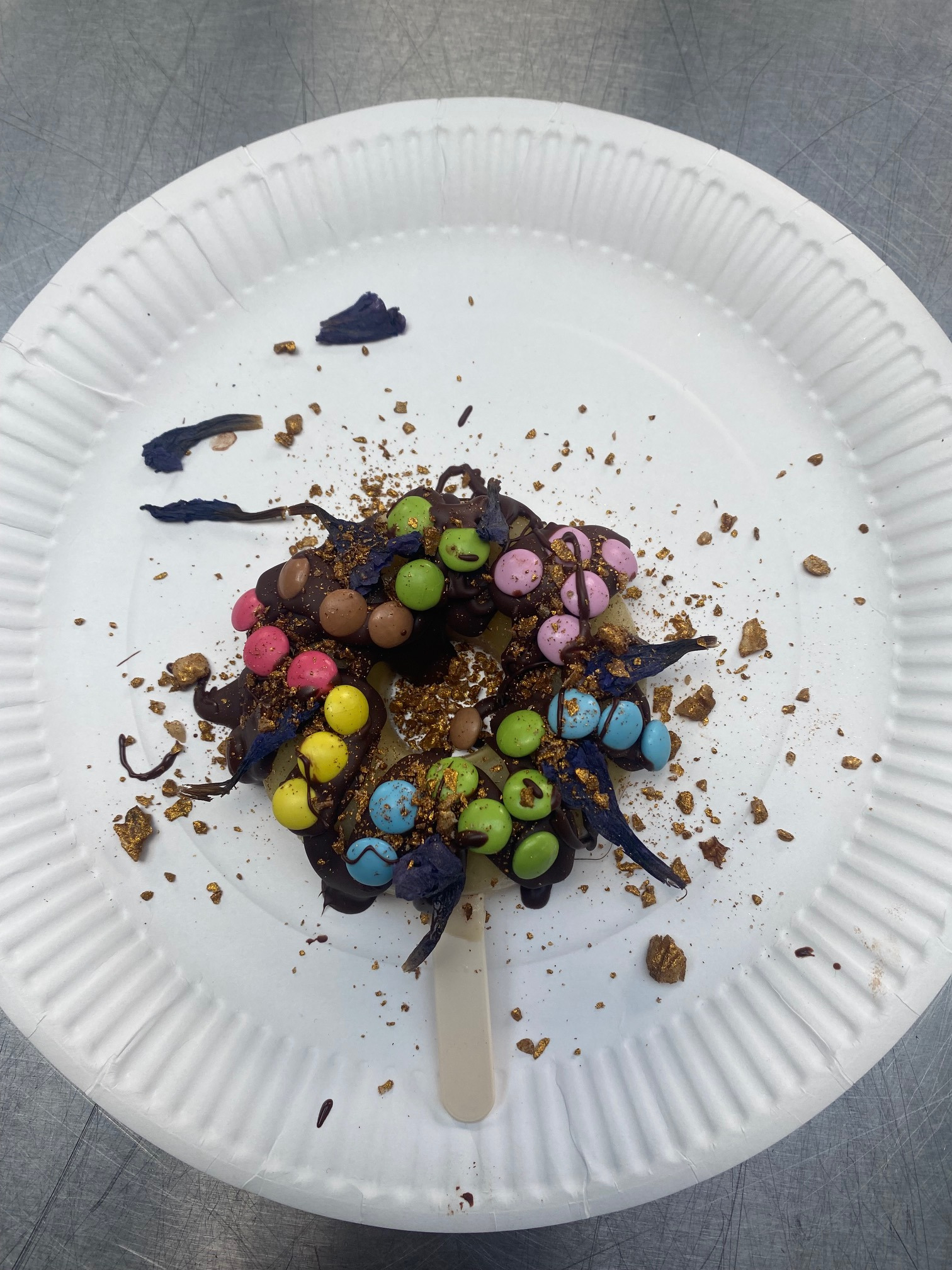 Pinsekunst i børnehøjde på Isværkstedet