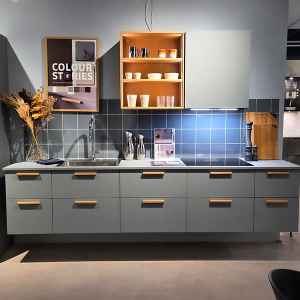 HTH Køge ApS inviterer til åbent hus med ny køkkenudstilling i gråblå